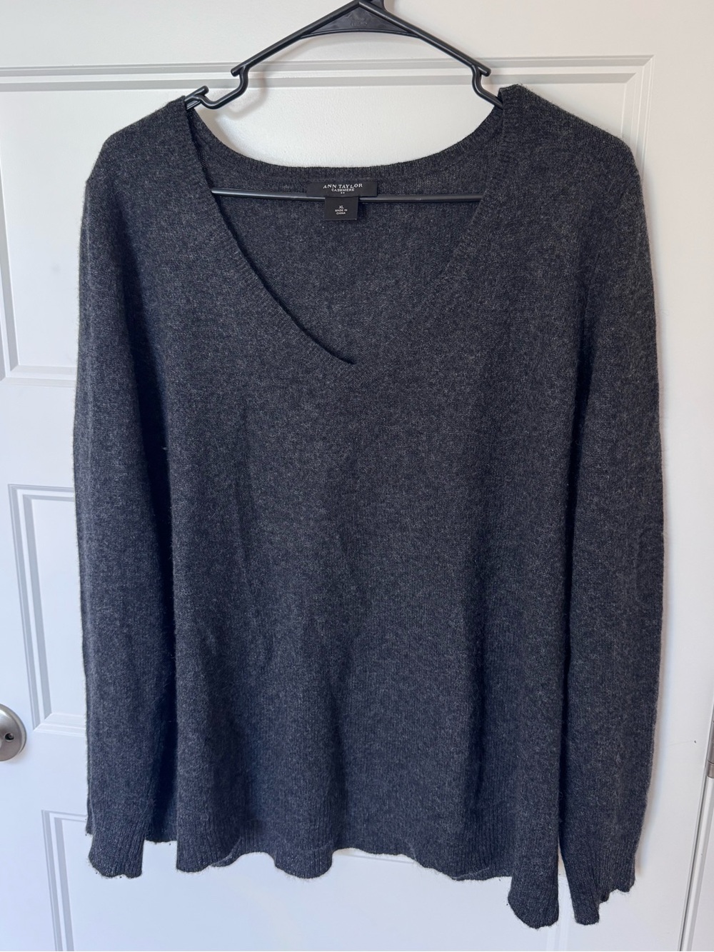 Ann Taylor 100% cashmere v neck charcoal light knit sweater